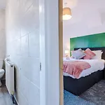 Charming And Modern 3br Steps Away From Center Holiday home York