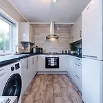 Charming And Modern 3br Steps Away From Center * York