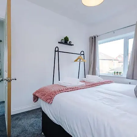 Charming And Modern 3br Steps Away From Center * York