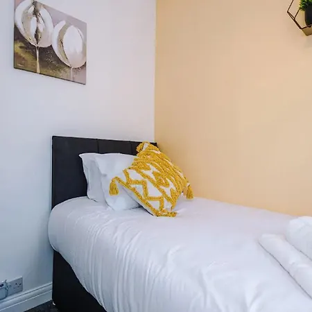 Casa de Férias Charming And Modern 3br Steps Away From Center *