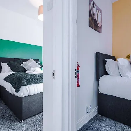 Charming And Modern 3br Steps Away From Center Semesterbostad York