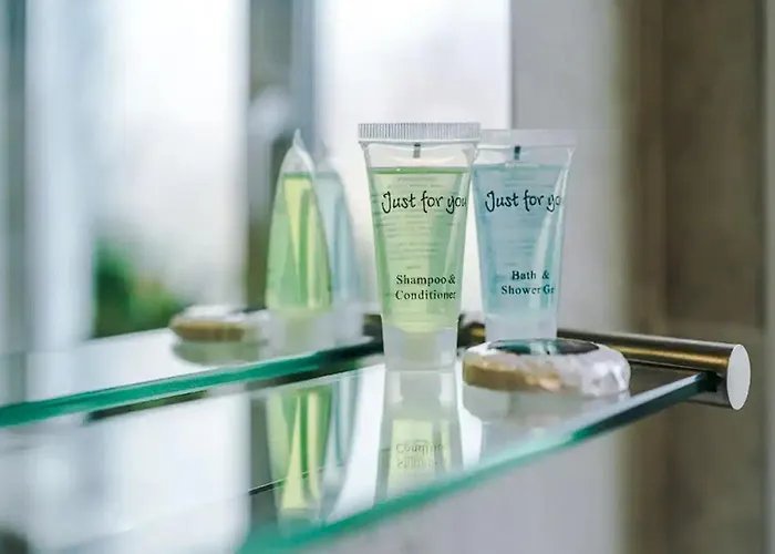 Charming And Modern 3br Steps Away From Center