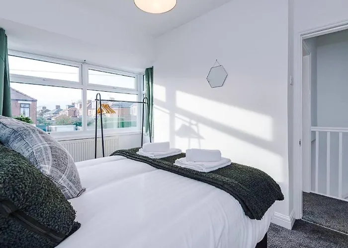 Casa de Férias Charming And Modern 3br Steps Away From Center