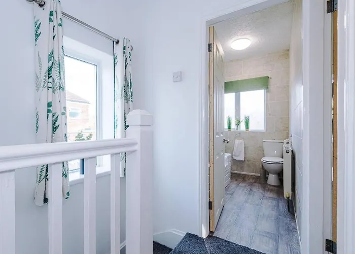 Casa de Férias Charming And Modern 3br Steps Away From Center *