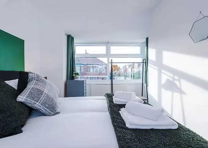 Charming And Modern 3br Steps Away From Center Semesterbostad *