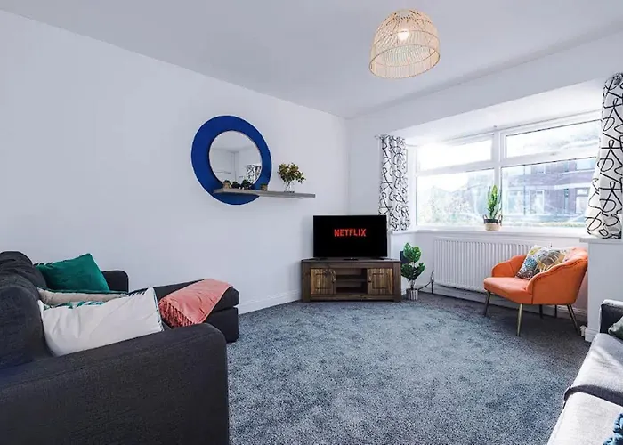 Charming And Modern 3br Steps Away From Center Semesterbostad York