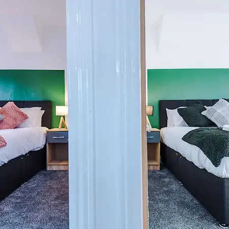 Charming And Modern 3br Steps Away From Center * יורק