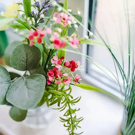 בית נופש Charming And Modern 3br Steps Away From Center *