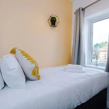 Charming And Modern 3br Steps Away From Center *