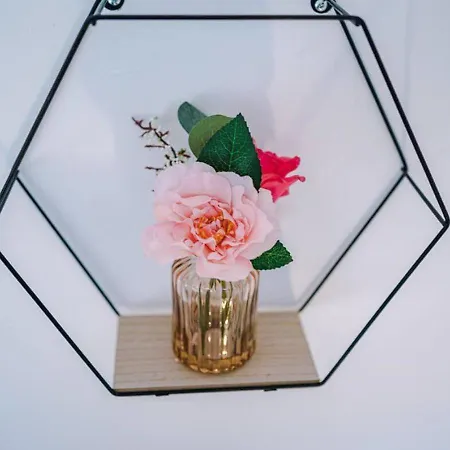 Charming And Modern 3br Steps Away From Center בית נופש