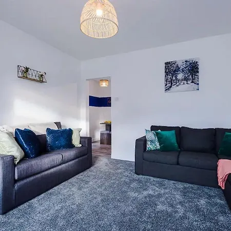 Charming And Modern 3br Steps Away From Center *