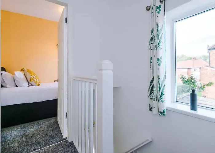 Charming And Modern 3br Steps Away From Center Vakantiehuis *