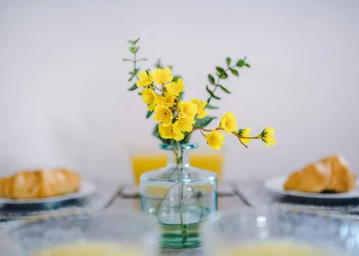 Dom wakacyjny Charming And Modern 3br Steps Away From Center