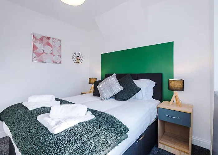 Charming And Modern 3br Steps Away From Center Vakantiehuis *