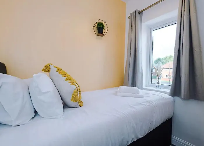 Charming And Modern 3br Steps Away From Center *